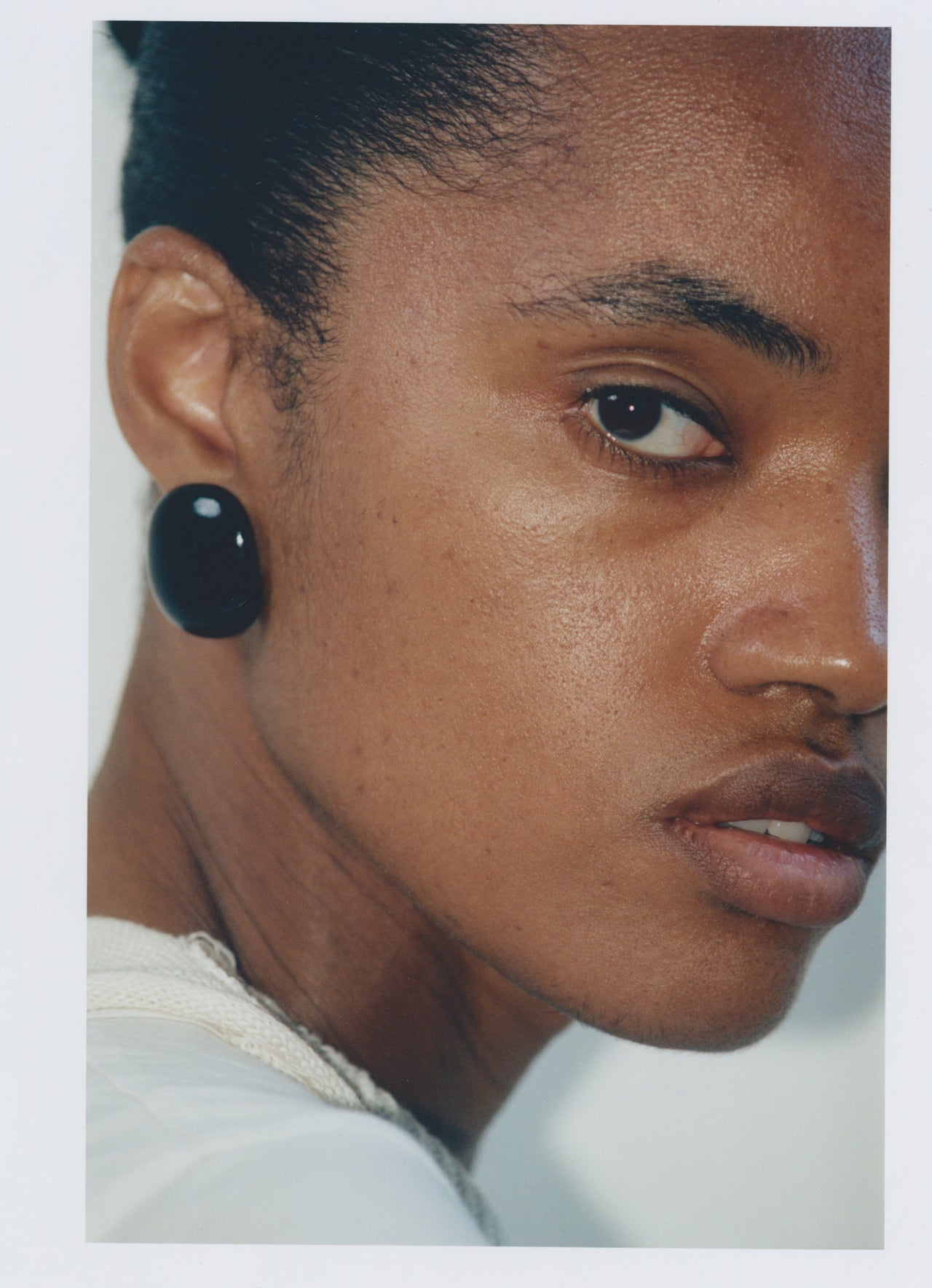 Camille Surault's BLOWBLOW earrings small in black resin, front view. 