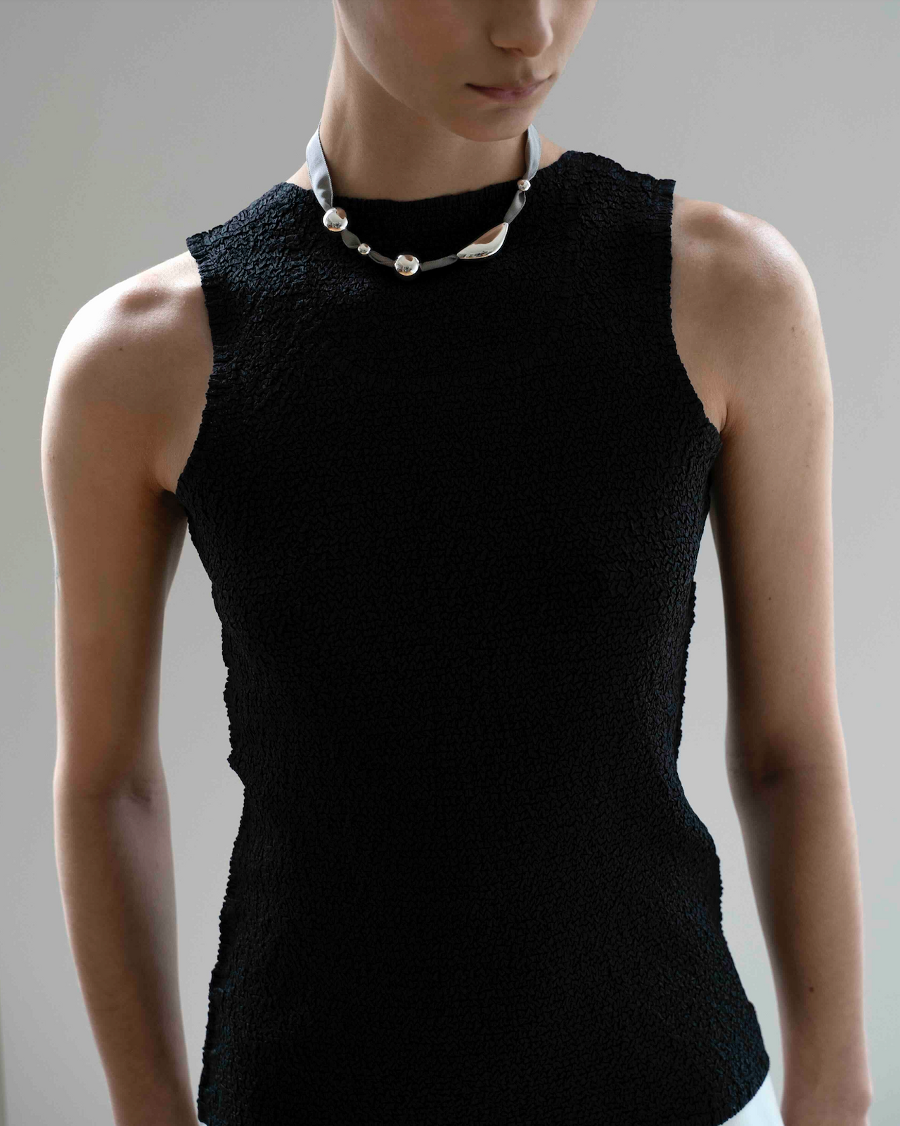 COLLIER GRIGRIS en argent 925 & en soie grise