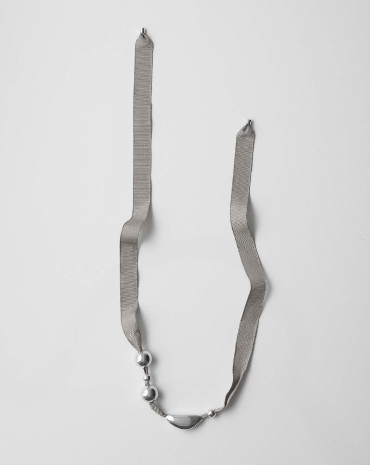 COLLIER GRIGRIS en argent 925 & en soie grise