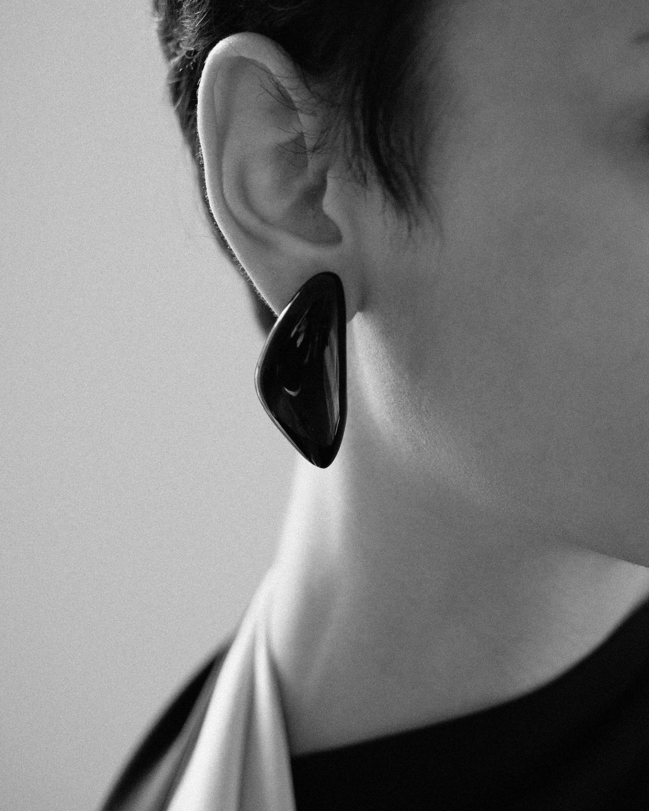 Camille Surault's DOWDOW earrings large in black resin. 