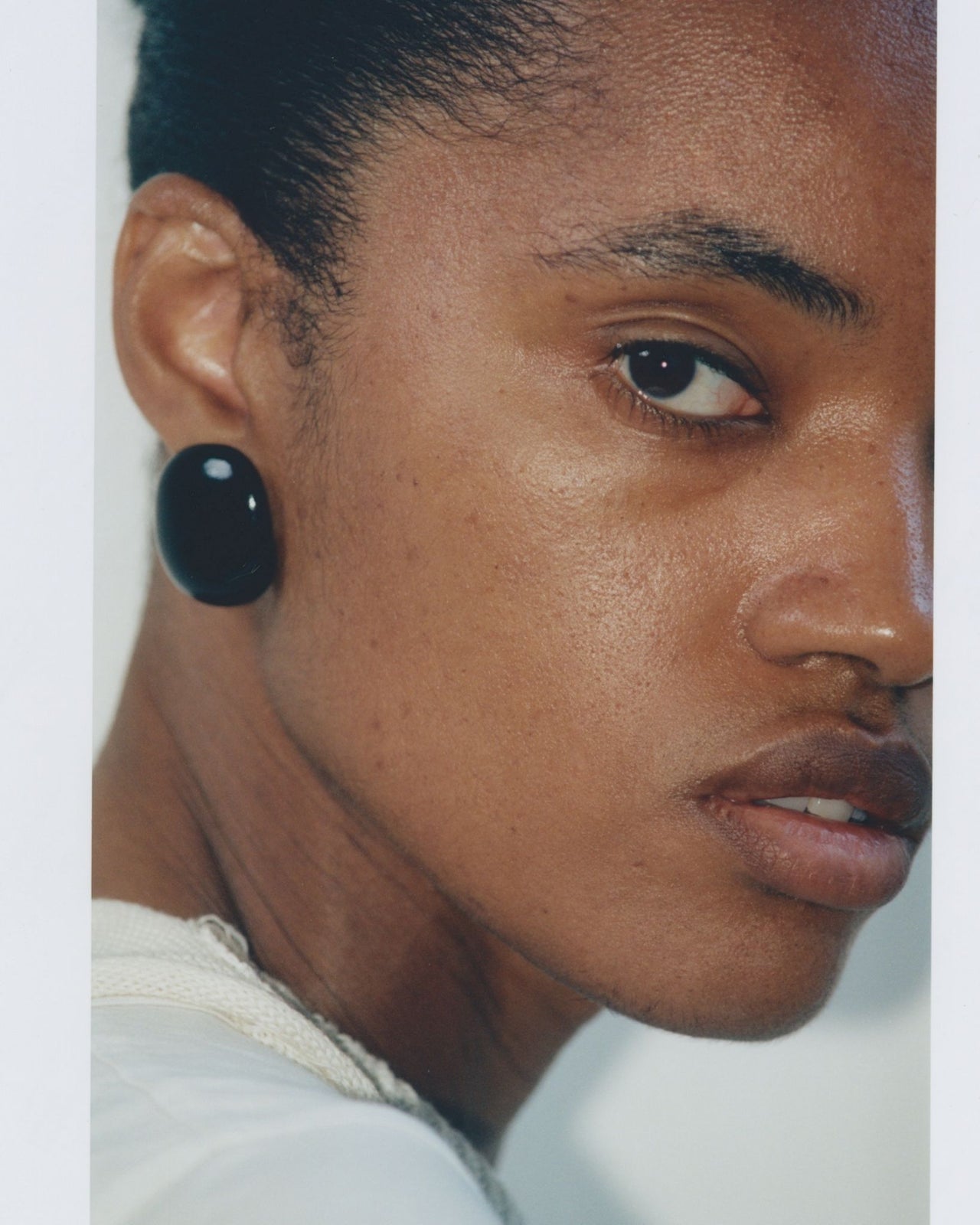 PETITES BOUCLES D'OREILLES BLOWBLOW - RÉSINE NOIRE