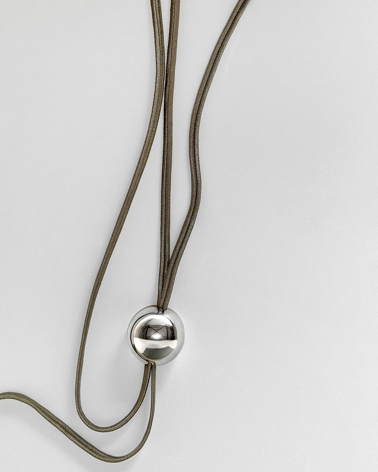 CHOKER BOWB - ARGENT 925 ET CORDON EN SOIE GRISE