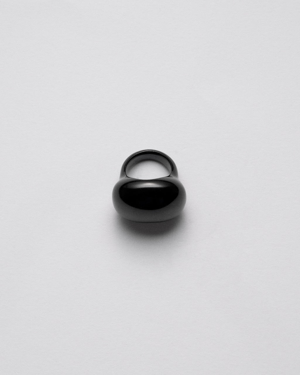 Camille Surault's iconic BLOWBLOW ring in black resin.