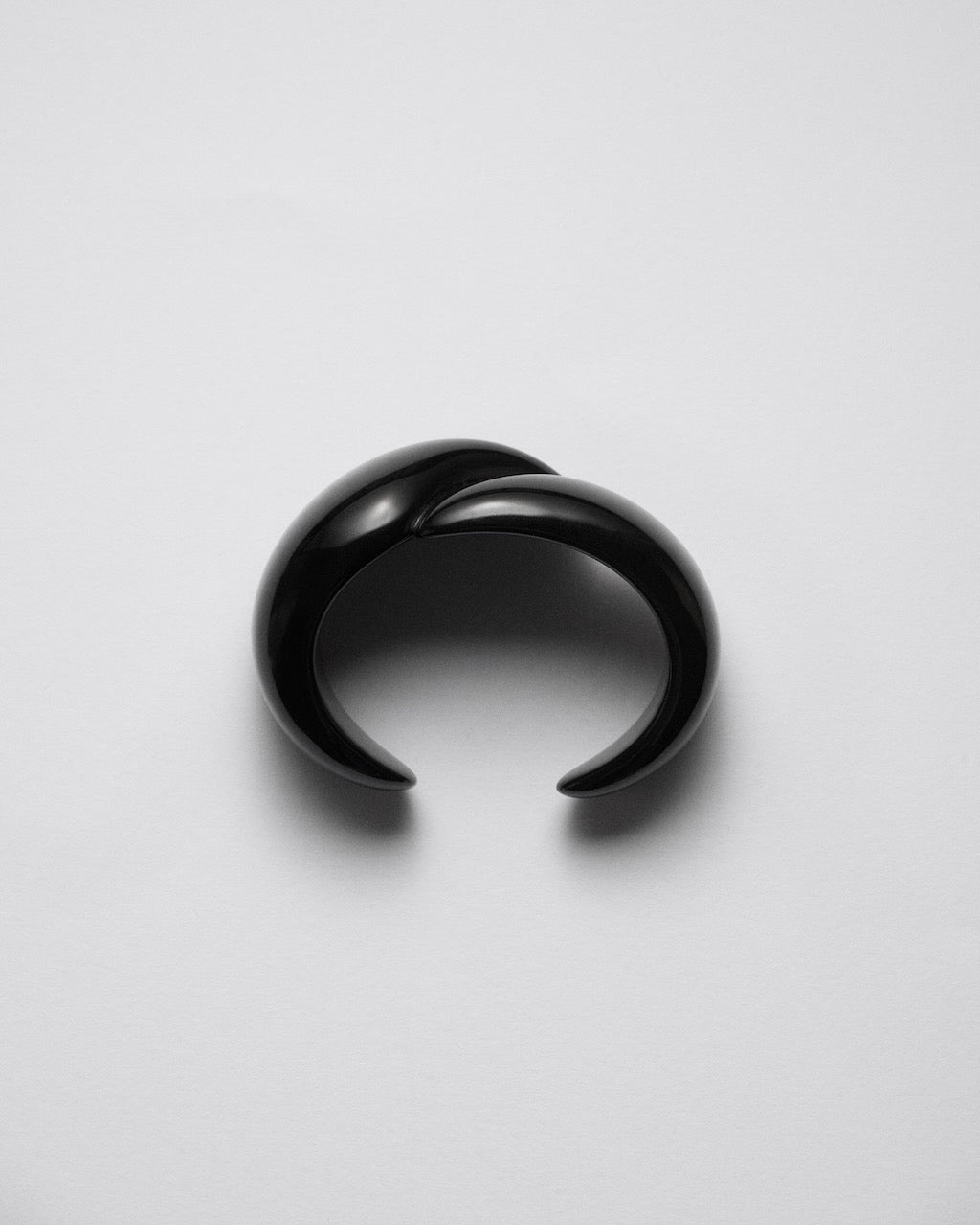 Camille Surault's DOWDOW bracelet in black resin, side view. 