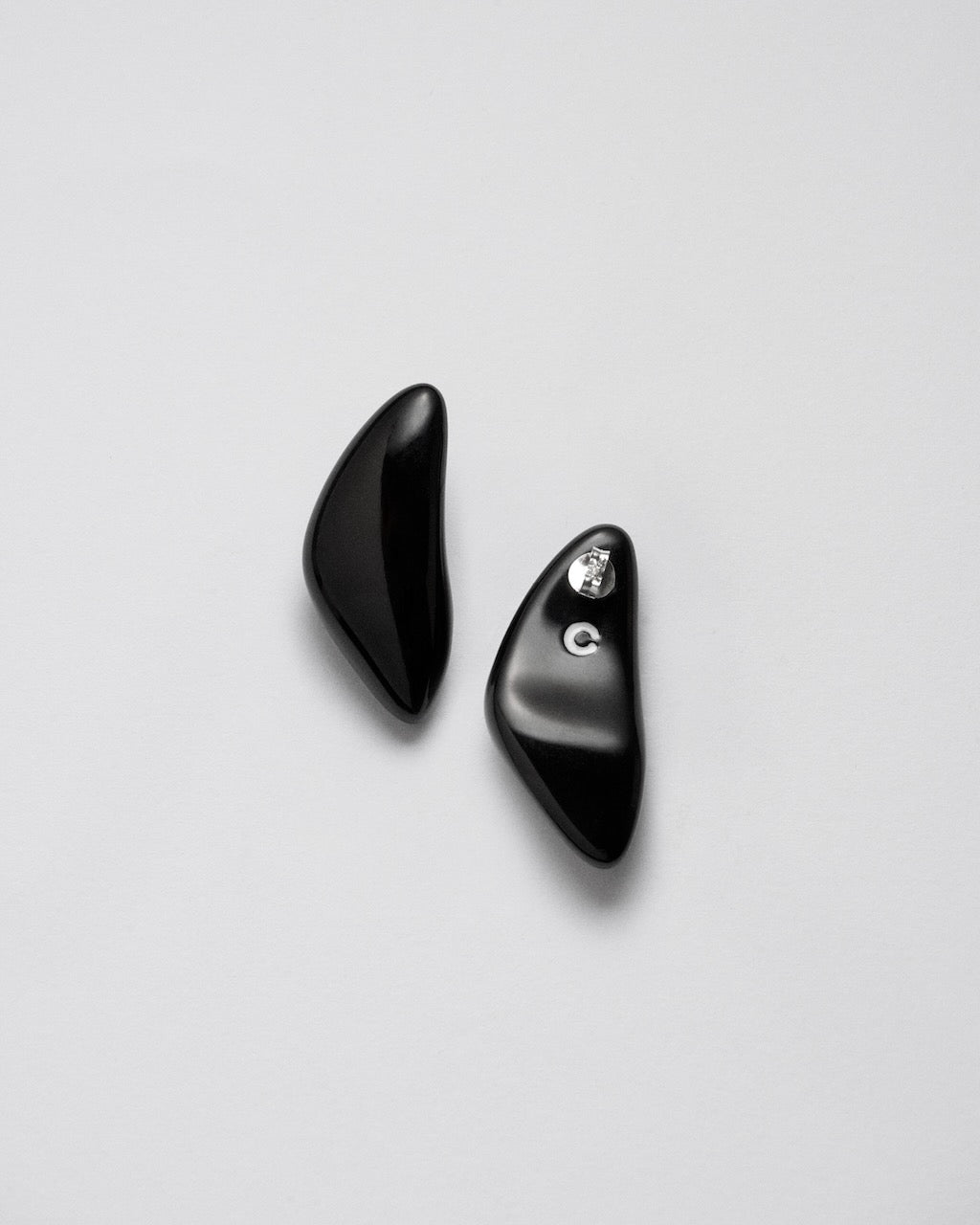 Camille Surault's DOWDOW earrings large in black resin, back view. 