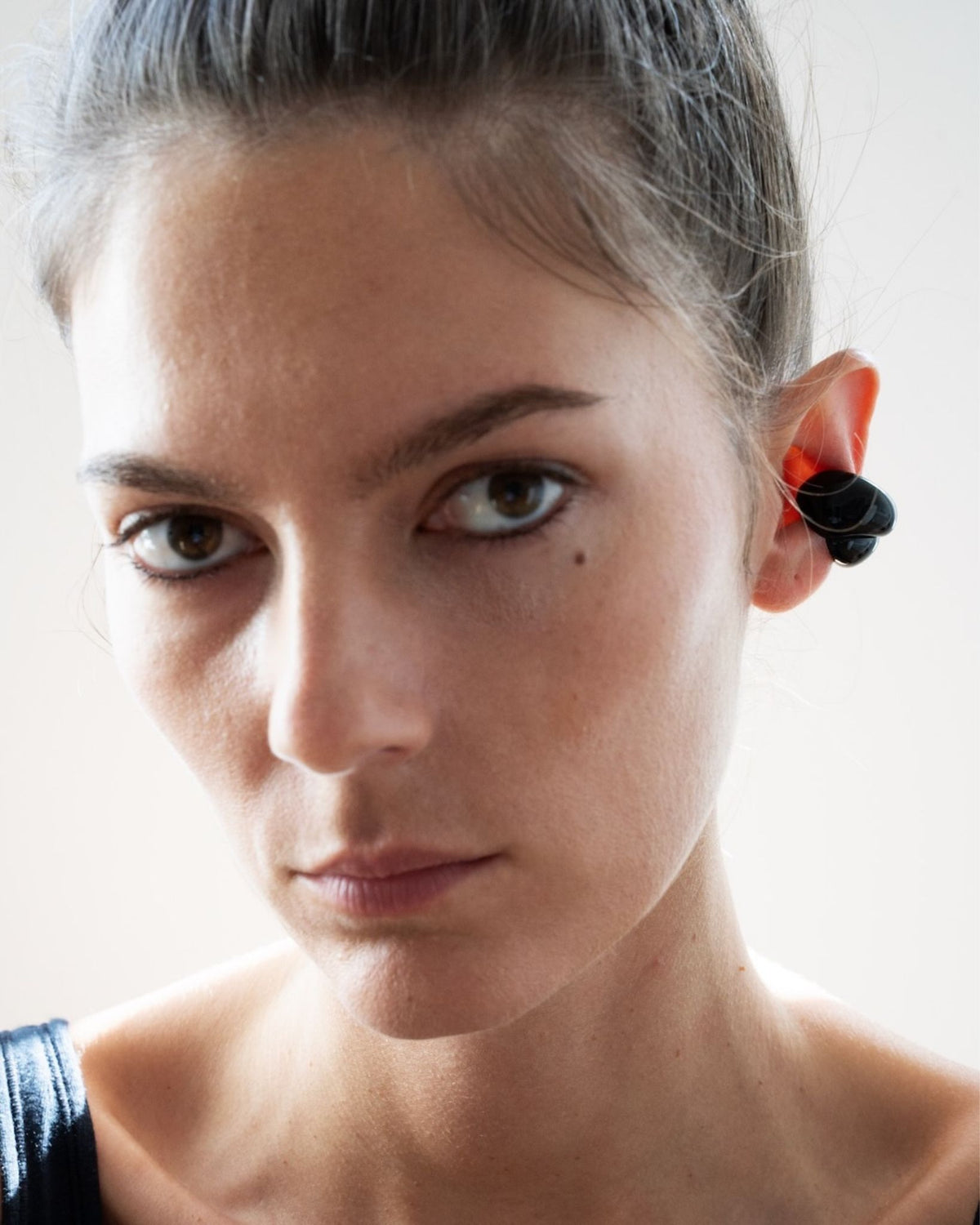 BAGUE D'OREILLE DOWDOW SANS PERÇAGE - RÉSINE NOIRE