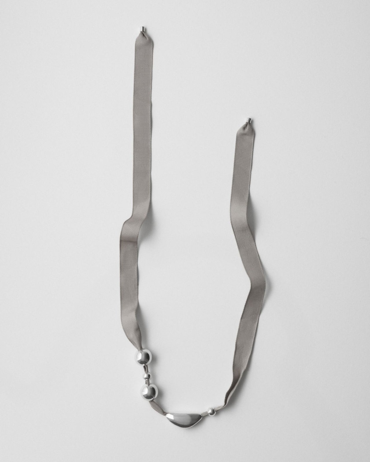 COLLIER GRIGRIS - ARGENT 925 ET SOIE GRISE
